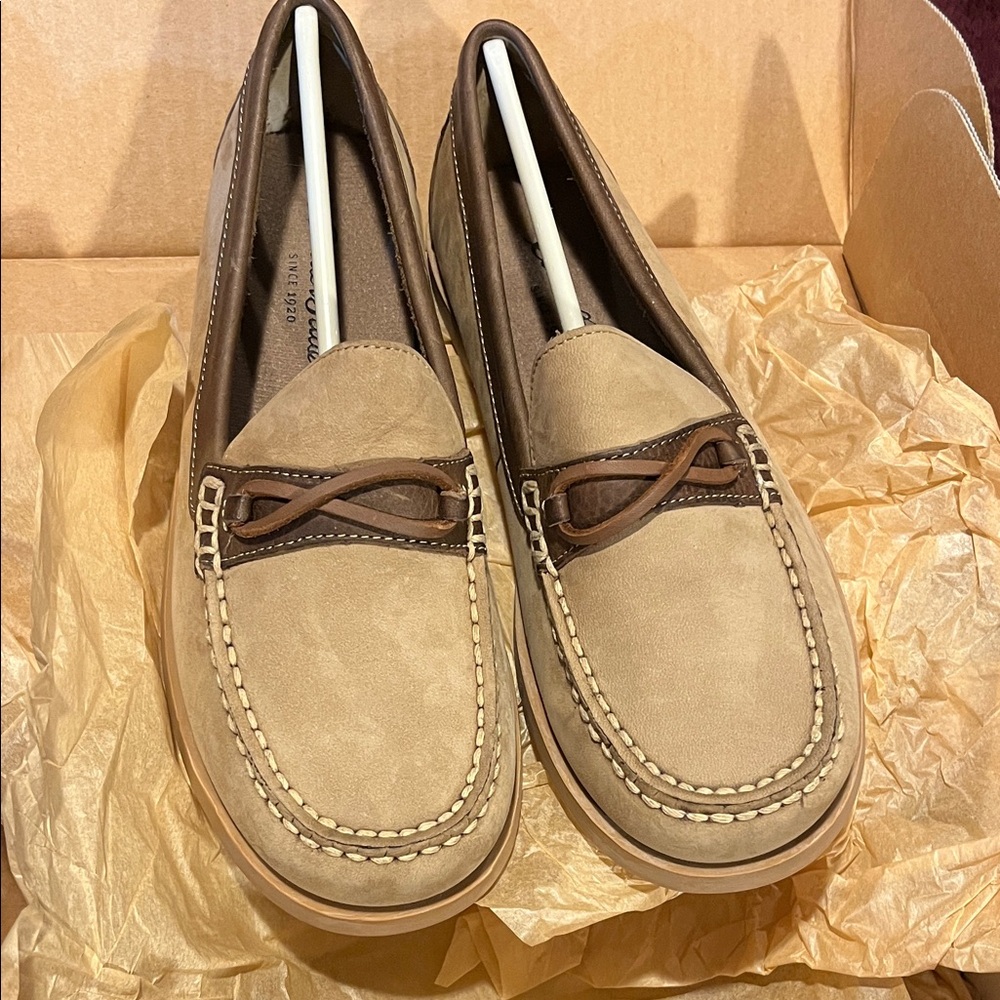 Eddie Bauer Beige and Dark Brown Women's Flats